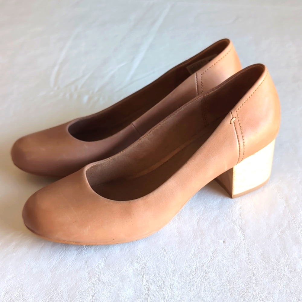 TOMS Women's Tan Block Heel Pumps